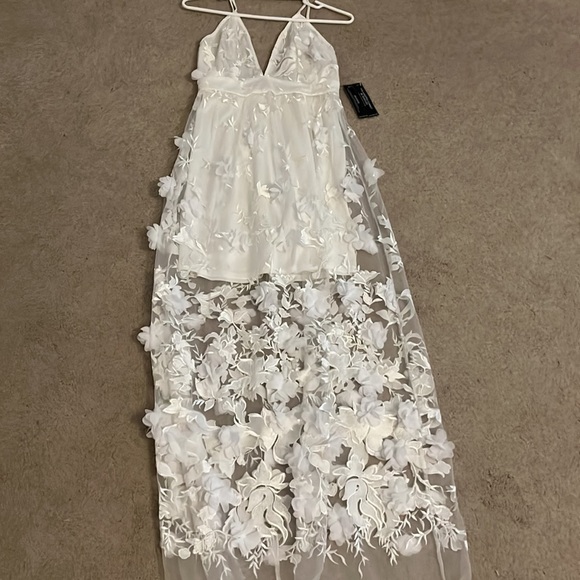 VENUS WHITE FLOWER DRESS size 4 - Picture 2 of 5